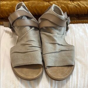 Elegant Beige Women's Sandals
